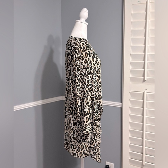 Chico's Women's Animal Print Long Sleeve Blouse Cheetah Print Size Medium - Picture 3 of 9